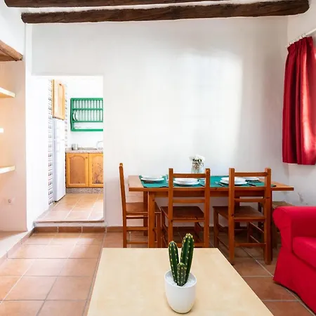 Casa Rústica Con Terraza Y Barbacoa By Lightbooking *